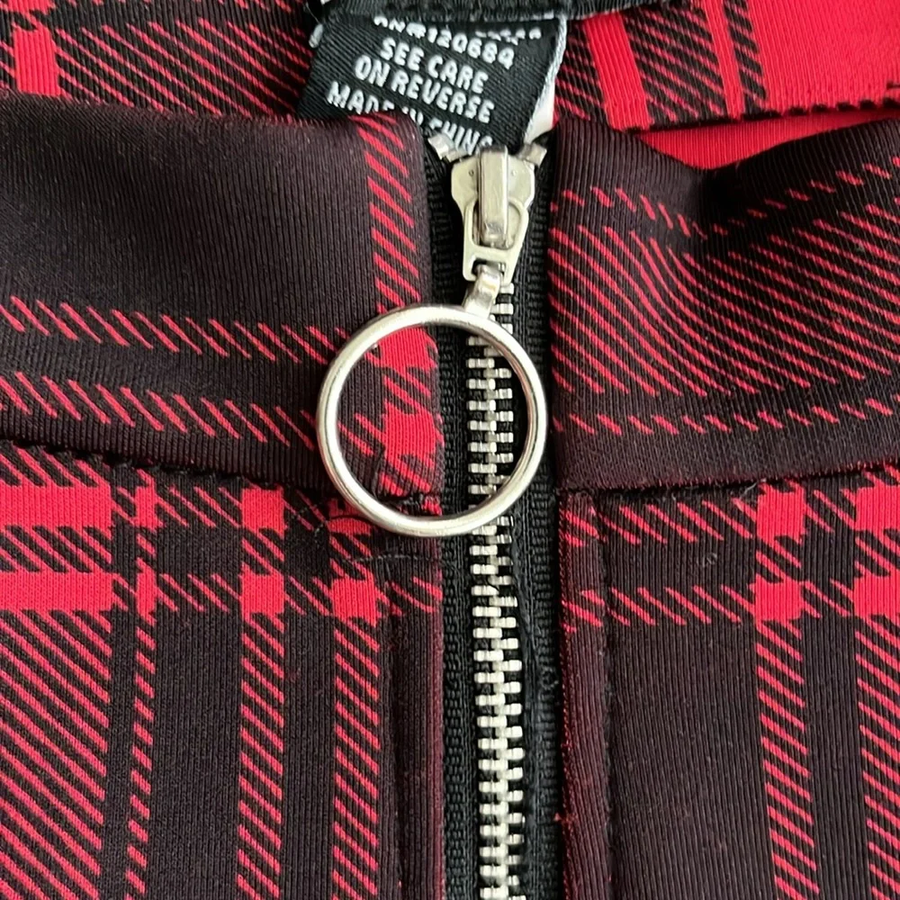 Hot Topic Red Plaid Skirt O-ring zipper goth skater - Picture 3 of 7